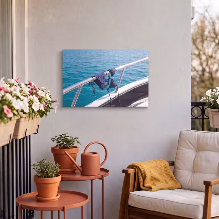 Bikini - Reling - Zee - Zomer - Blauw Tuinposter op houten frame 2 cm dik klein -sfeer1