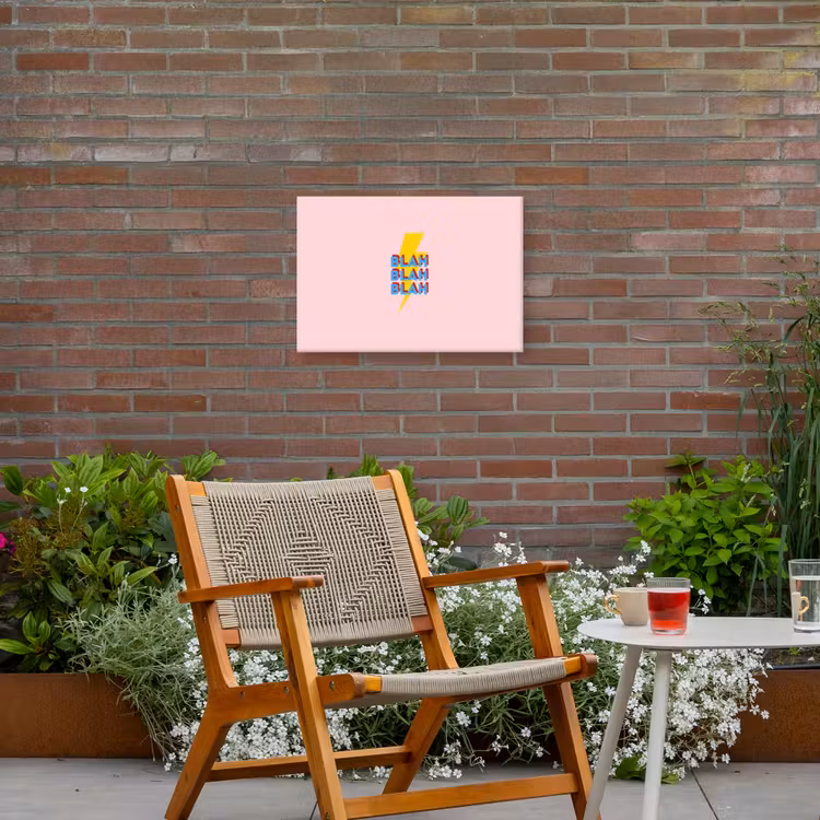 Blah - Bliksem - Roze Tuinposter op houten frame 2 cm dik klein -sfeer3