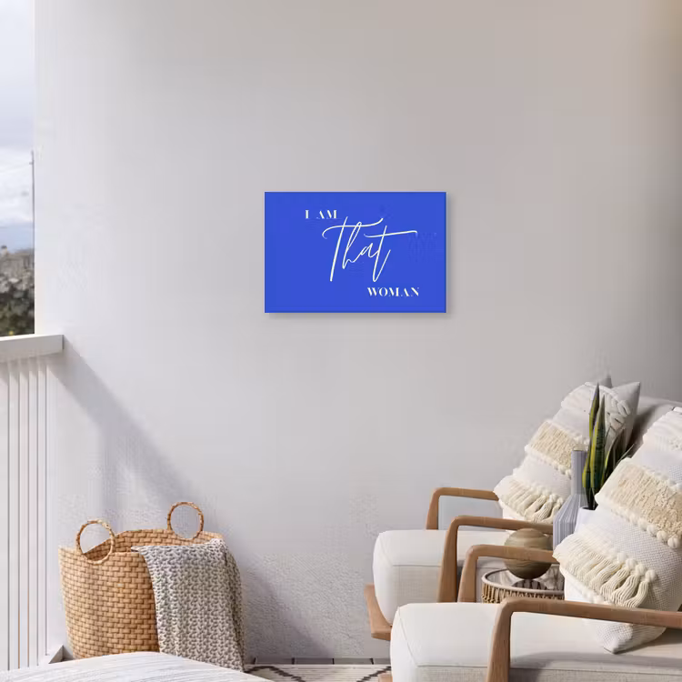 Blauw - I am that woman - Sierlijk - Minimalistisch Tuinposter op houten frame 2 cm dik klein -sfeer1