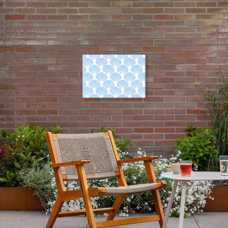 Blauw - Wit - Schelpen - Grafisch - Structuur Tuinposter op houten frame 2 cm dik klein 845 -sfeer3