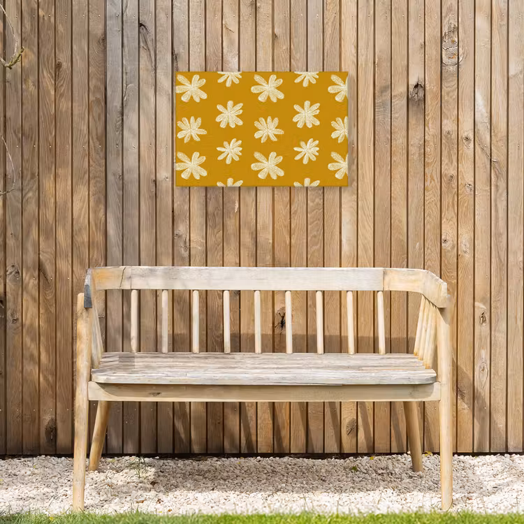 Bloem - Speels - Okergeel Tuinposter op houten frame 2 cm dik klein 845 -sfeer4