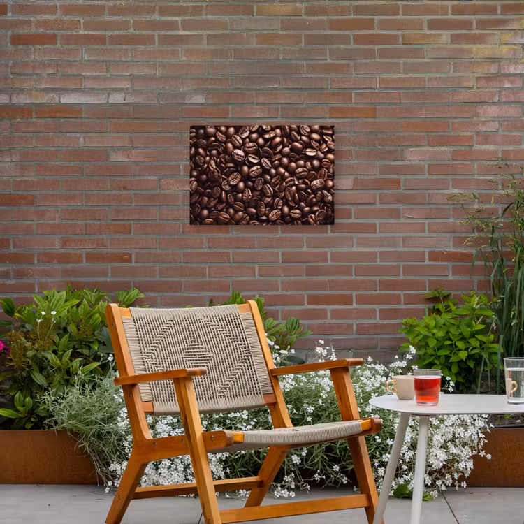 Bonen - Close-up - Donkerbruin Tuinposter op houten frame 2 cm dik klein -sfeer3