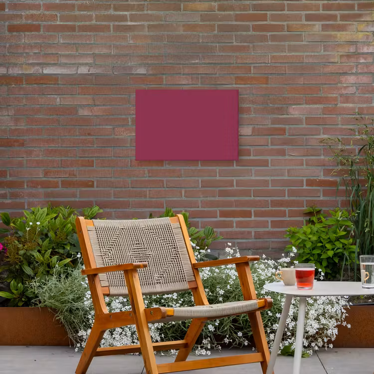 Deep - Rasberry - Rood Tuinposter op houten frame 2 cm dik klein 845 -sfeer3