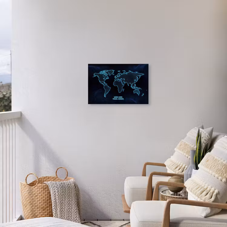 Digitaal - Wereldkaart - Blauw - Quote Tuinposter op houten frame 2 cm dik klein -sfeer1