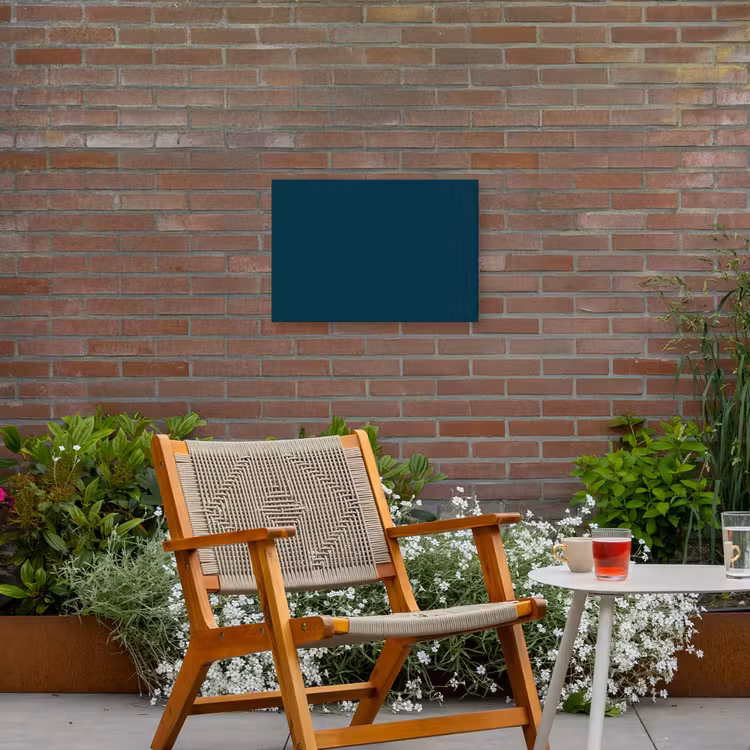 Dark - Indigo - Blauw Tuinposter op houten frame 2 cm dik klein 845 -sfeer3