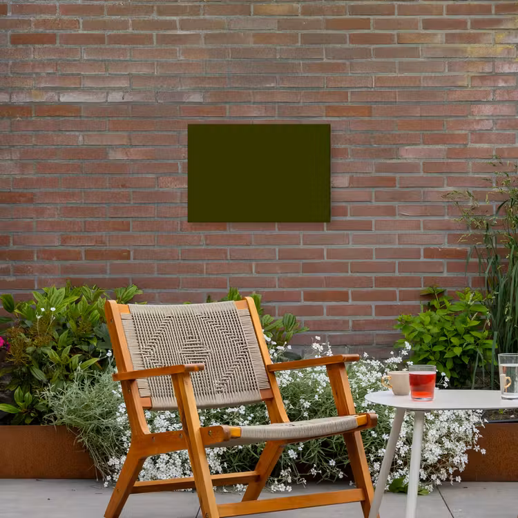 Dark - Olive - Groen Tuinposter op houten frame 2 cm dik klein 845 -sfeer3