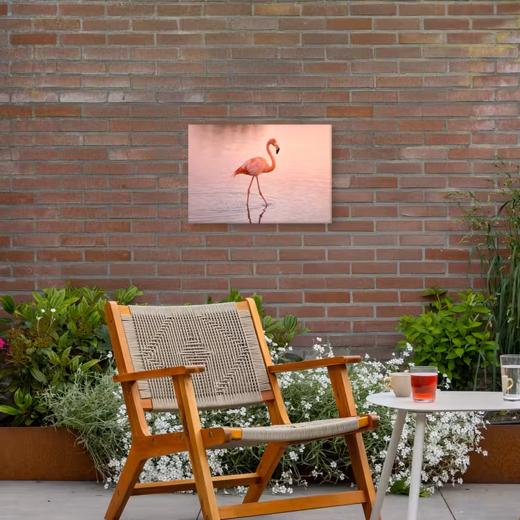 Flamingo - Water - Roze Tuinposter op houten frame 2 cm dik klein -sfeer3