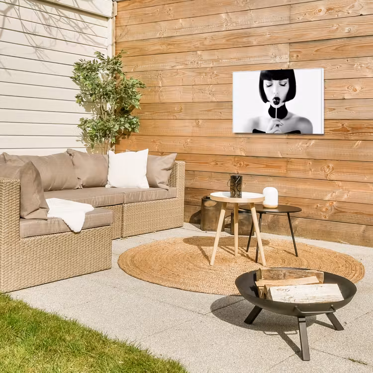 Vrouw - Lolly - Zwart - Wit Tuinposter op houten frame 2 cm dik klein -sfeer2