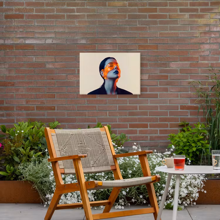 Vrouw - Oranje - Abstract - Modern - Kleurrijk Tuinposter op houten frame 2 cm dik klein -sfeer3