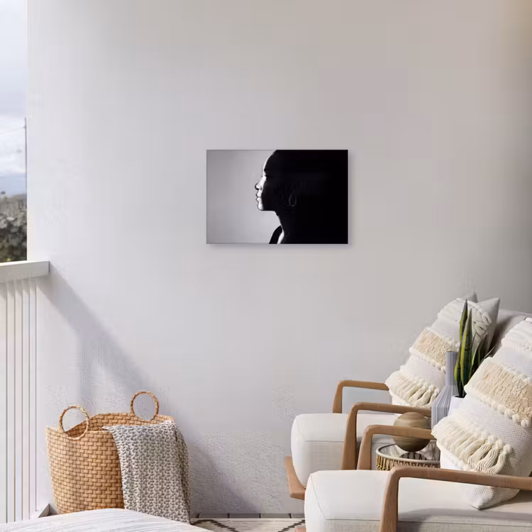Vrouw - Profiel - Mensen - Zwart-wit Tuinposter op houten frame 2 cm dik klein -sfeer1
