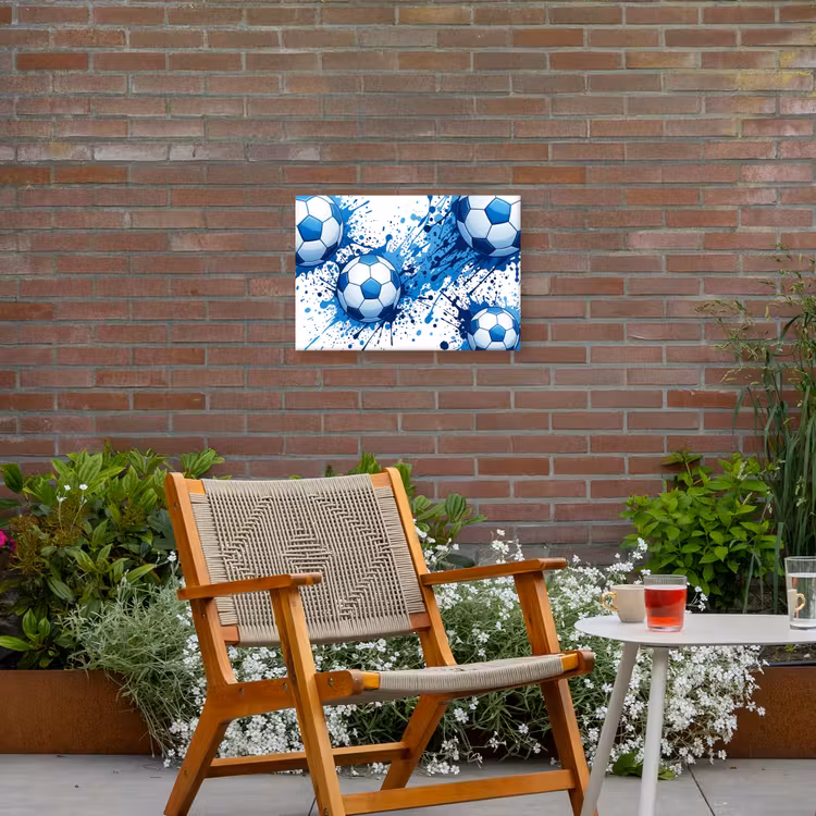 Voetballen - Verf - Sport - Blauw Tuinposter op houten frame 2 cm dik klein -sfeer3