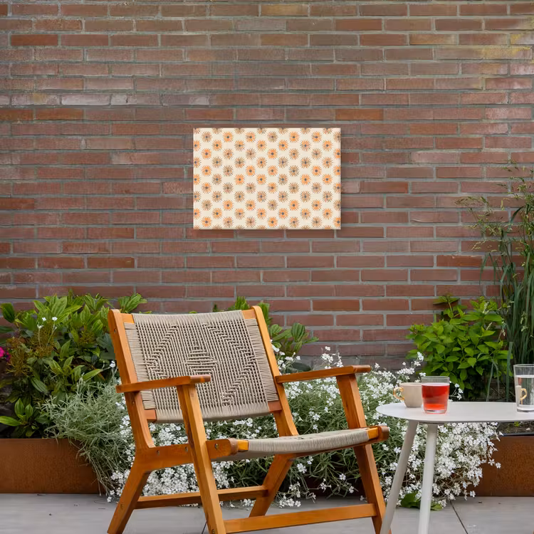 Madelief - Patroon - Oranje Tuinposter op houten frame 2 cm dik klein 845 -sfeer3