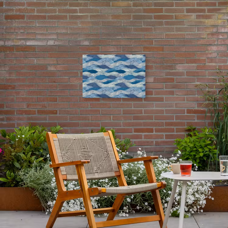 Getekend - Blauw - Wit - Golvend - Streepjes Tuinposter op houten frame 2 cm dik klein 845 -sfeer3