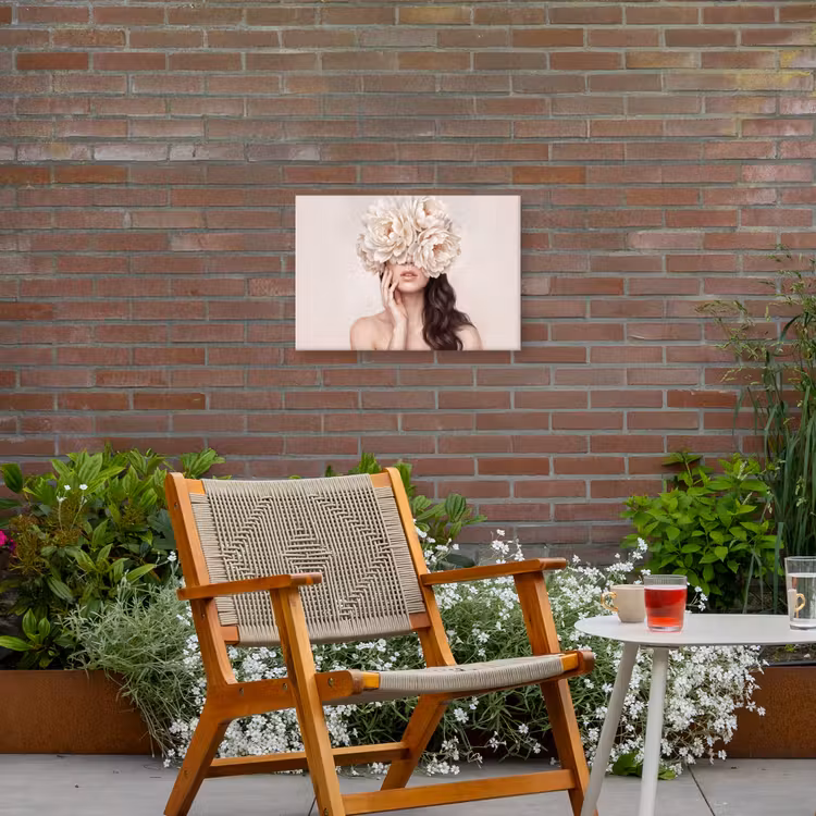 Gezicht - Pioenrozen - Crème Tuinposter op houten frame 2 cm dik klein -sfeer3