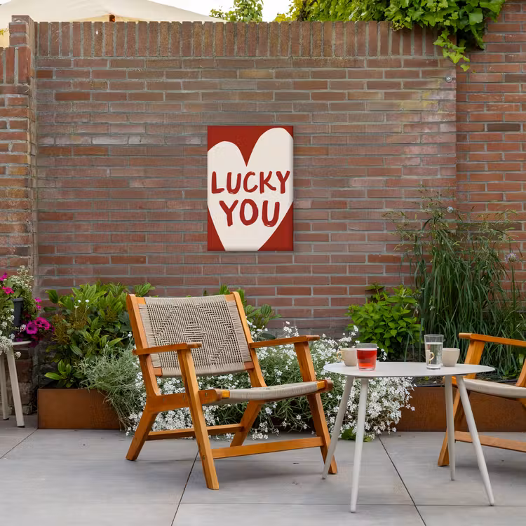 Lucky - Hart - Rood Tuinposter op houten frame 2 cm dik klein -sfeer3