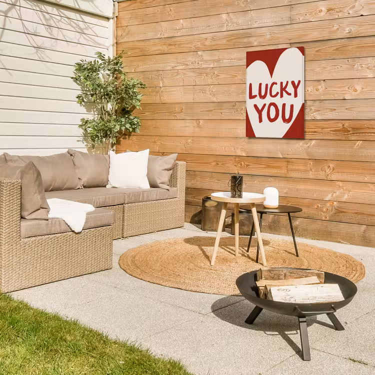 Lucky - Hart - Rood Tuinposter op houten frame 2 cm dik klein -sfeer2
