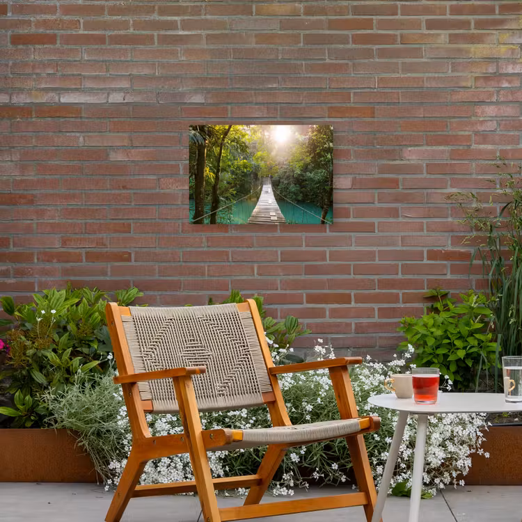 Hangbrug in het Regenwoud Tuinposter op houten frame 2 cm dik klein -sfeer3