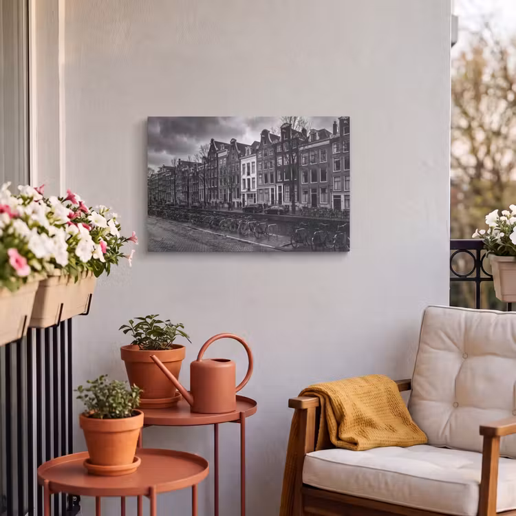 Huis - Gracht - Amsterdam - Architectuur - Zwart-wit Tuinposter op houten frame 2 cm dik klein -sfeer1