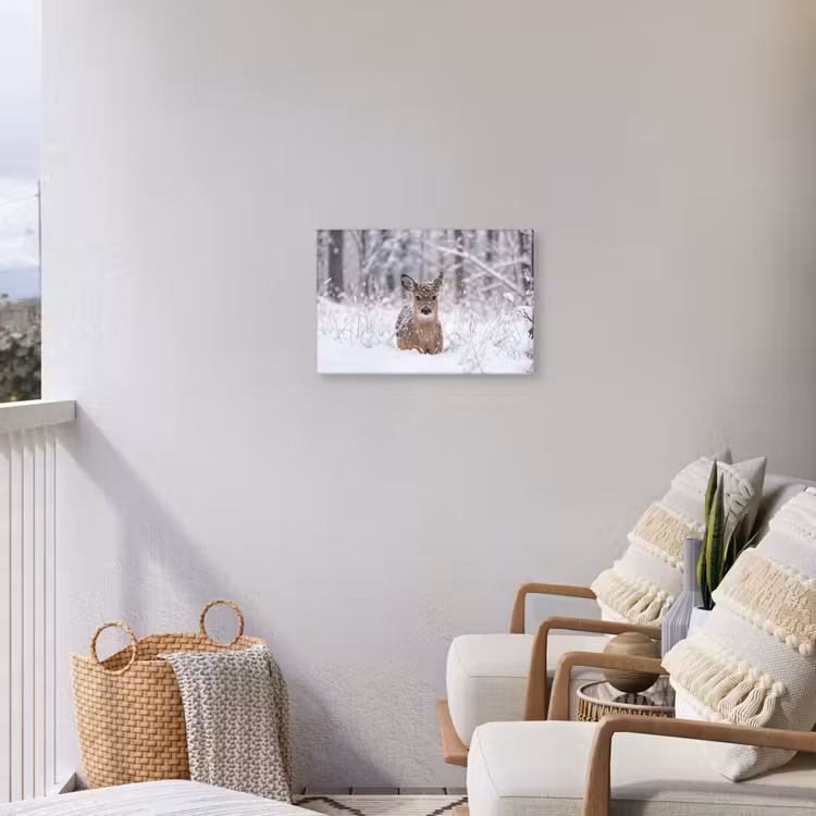 Hert - Sneeuw - Bos - Dieren - Vertederend Tuinposter op houten frame 2 cm dik klein -sfeer1