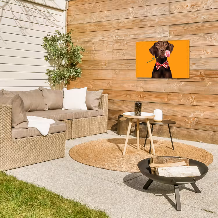Hond - Oranje - Roos - Valentijn Tuinposter op houten frame 2 cm dik klein -sfeer2