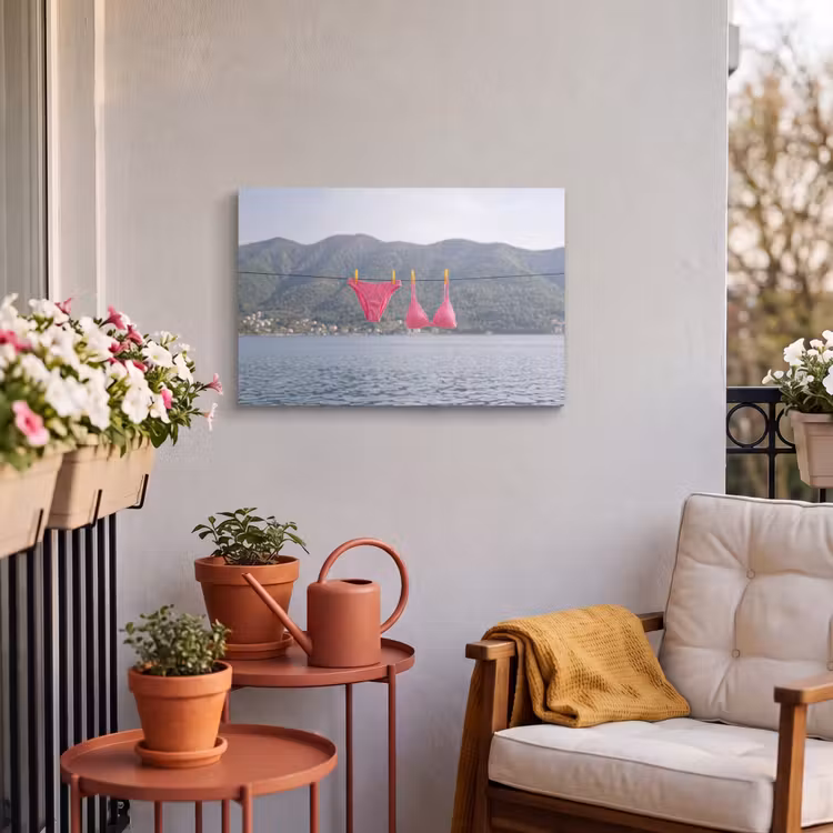 Kleding - Badkleding - Waslijn - Zomer - Roze Tuinposter op houten frame 2 cm dik klein -sfeer1
