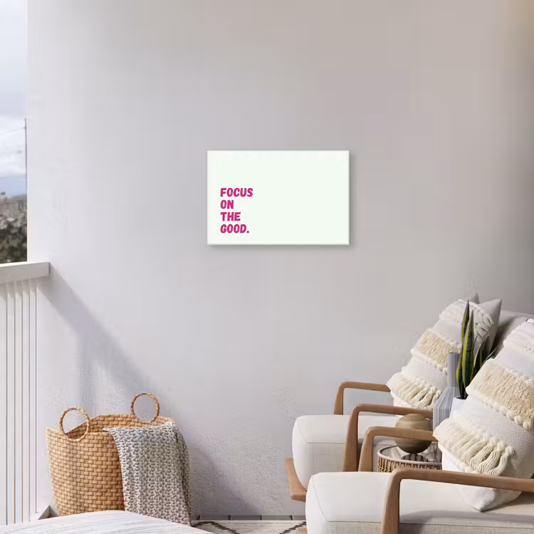 Focus on the good - Beige - Roze Tuinposter op houten frame 2 cm dik klein -sfeer1
