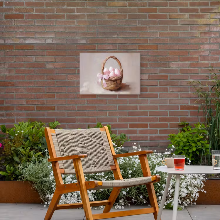 Mand - Eieren - Roze Tuinposter op houten frame 2 cm dik klein -sfeer3