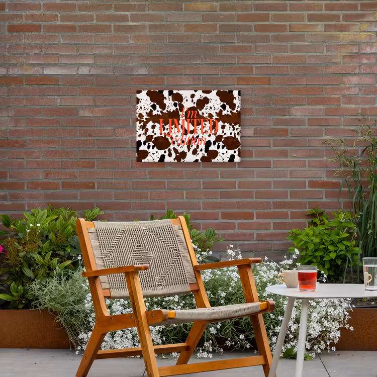 Koeienprint - Limited edition - Rood Tuinposter op houten frame 2 cm dik klein -sfeer3