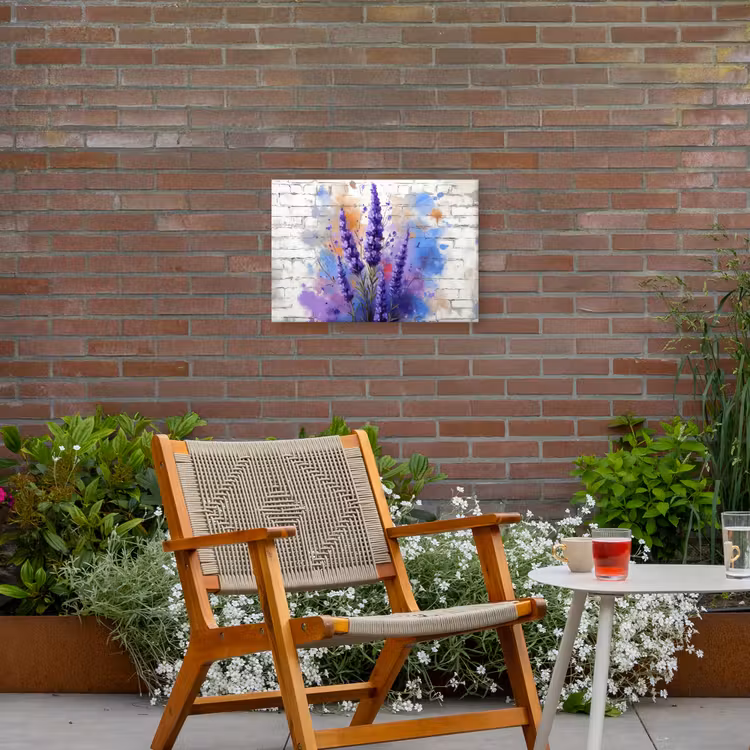 Lavendel op Witte Bakstenen Muur Tuinposter op houten frame 2 cm dik klein -sfeer3