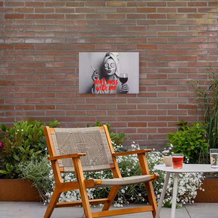 Don't mess with me - Wijn - Vrouw - Sigaret Tuinposter op houten frame 2 cm dik klein -sfeer3