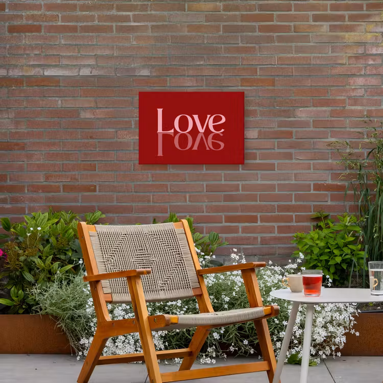 Love - Spiegeling - Rood Tuinposter op houten frame 2 cm dik klein -sfeer3