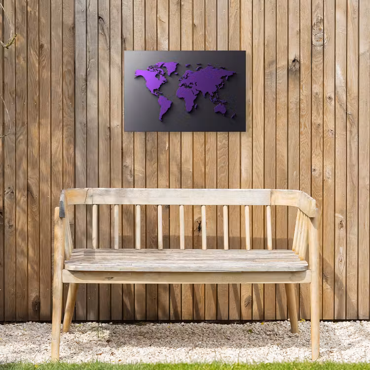 Paars - Wereldkaart - Grijs - Donker Tuinposter op houten frame 2 cm dik klein -sfeer4