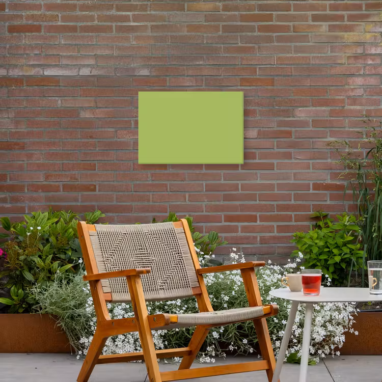 Lime - Glow - Groen Tuinposter op houten frame 2 cm dik klein 845 -sfeer3