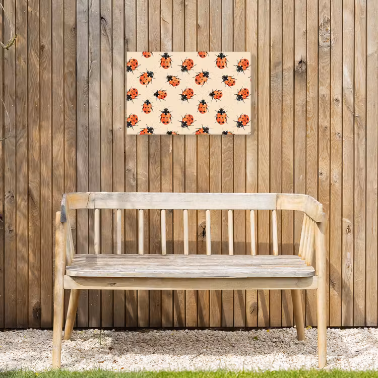 Lieveheersbeestjes - Patroon - Rood Tuinposter op houten frame 2 cm dik klein 845 -sfeer4