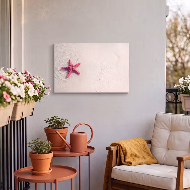 Zeeleven - Zeester - Strand - Roze - Water Tuinposter op houten frame 2 cm dik klein -sfeer1