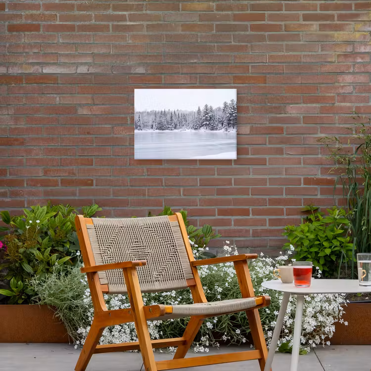 Meer - Dennen - IJs - Winter - Rustgevend Tuinposter op houten frame 2 cm dik klein -sfeer3