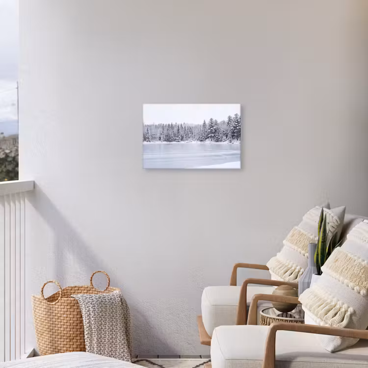 Meer - Dennen - IJs - Winter - Rustgevend Tuinposter op houten frame 2 cm dik klein -sfeer1