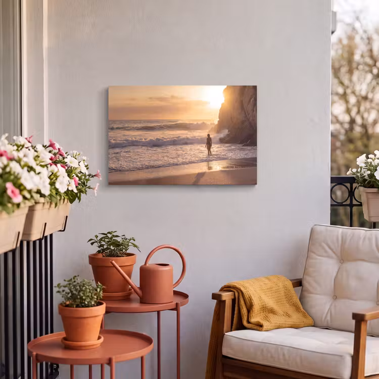 Mensen - Oceaan - Zonsondergang - Kust - Goud Tuinposter op houten frame 2 cm dik klein -sfeer1
