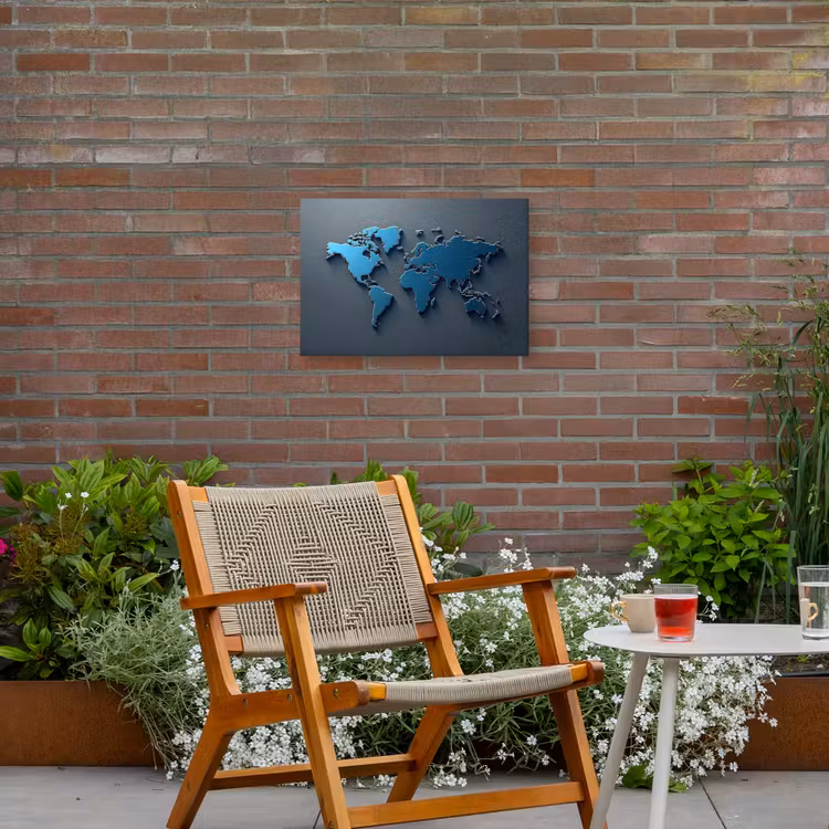Metallic - Blauw - Wereldkaart - 3D Tuinposter op houten frame 2 cm dik klein -sfeer3