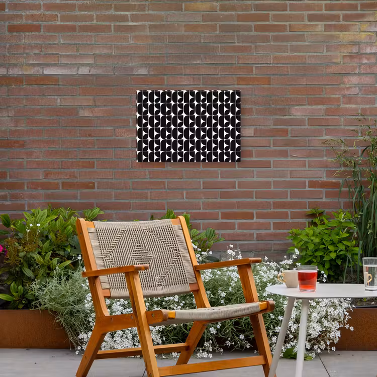 Modern - Geometrisch - Zwart Tuinposter op houten frame 2 cm dik klein 845 -sfeer3