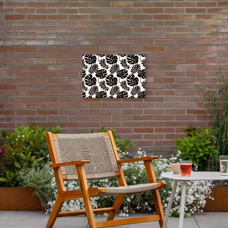 Modern - Monstera - Zwart Tuinposter op houten frame 2 cm dik klein 845 -sfeer3