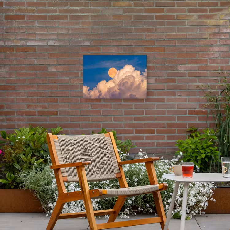 Maan - Wolken - Natuur - Oranje Tuinposter op houten frame 2 cm dik klein -sfeer3