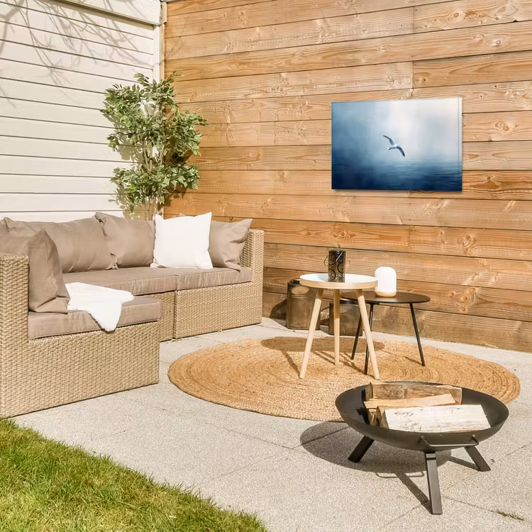 Meeuw - Wit - Zee - Mistig Tuinposter op houten frame 2 cm dik klein -sfeer2
