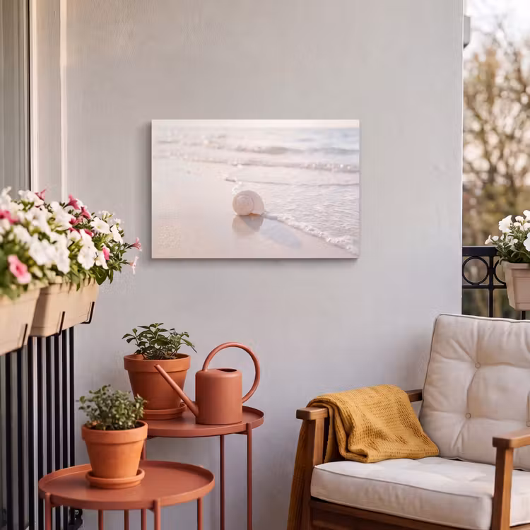 Zeeschelp - Strand - Zee - Natuur - Beige Tuinposter op houten frame 2 cm dik klein -sfeer1