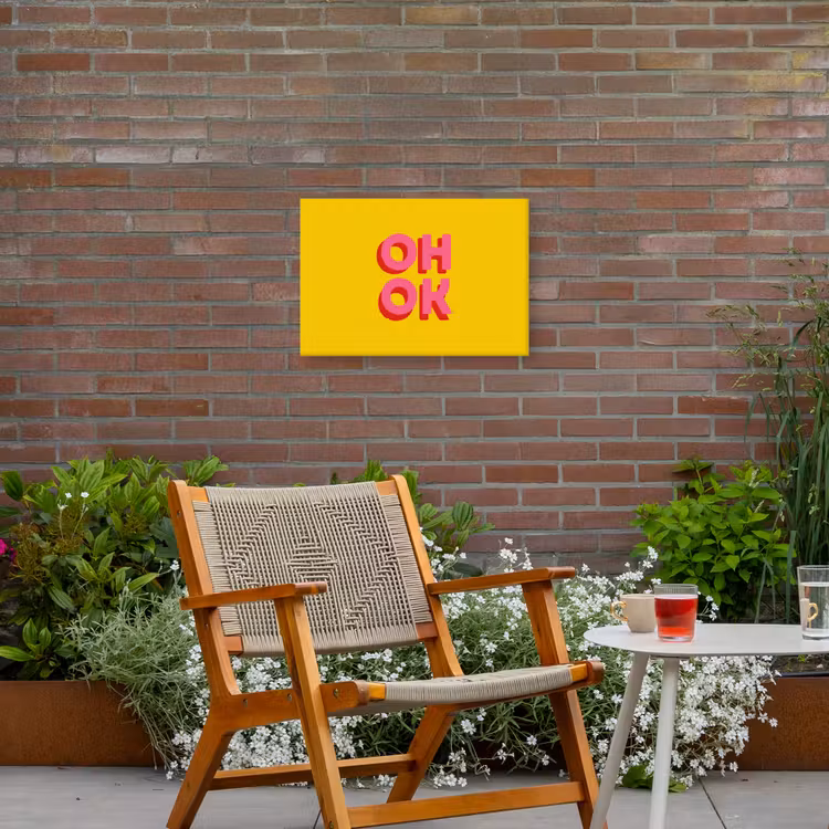 Oh ok - 3D - Geel - Roze Tuinposter op houten frame 2 cm dik klein -sfeer3