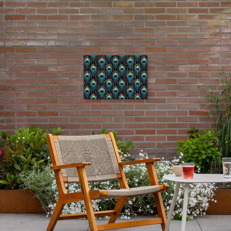Pauw - Veren - Groen Tuinposter op houten frame 2 cm dik klein 845 -sfeer3