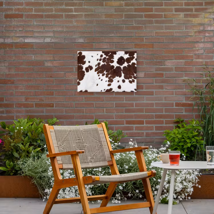 Koeienhuid - Klassiek - Bruin Tuinposter op houten frame 2 cm dik klein -sfeer3
