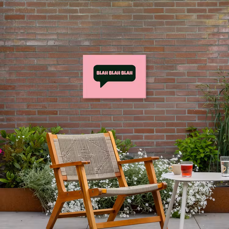 Roze - Tekstwolk - Groen - BLAH BLAH BLAH Tuinposter op houten frame 2 cm dik klein -sfeer3