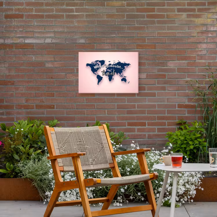 Roze - Quote - Wereldkaart - Travel Tuinposter op houten frame 2 cm dik klein -sfeer3