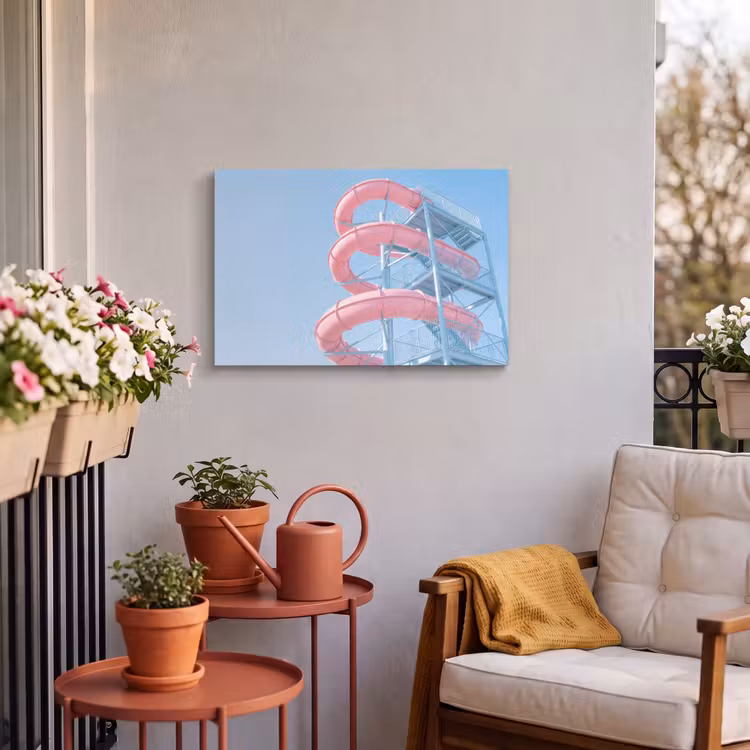 Glijbaan - Waterpark - Spiraal - Modern - Roze Tuinposter op houten frame 2 cm dik klein -sfeer1